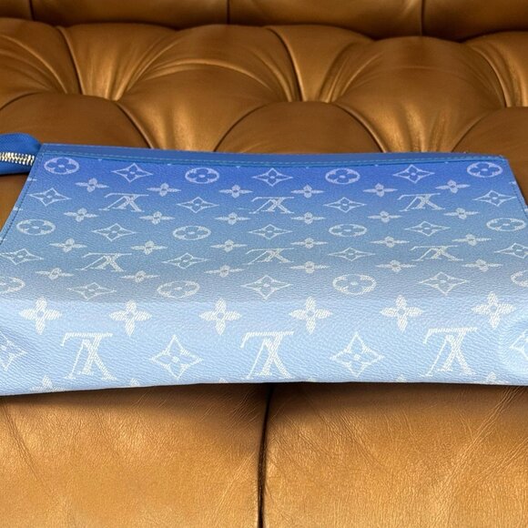 Louis Vuitton LV Monogram A4 Virgil Abloh Blue Clouds Pochette Voyage MM Monogra - Picture 4 of 12